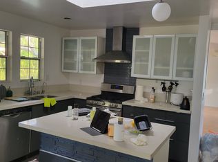 8433 Darby Ave #B, Northridge, CA 91325