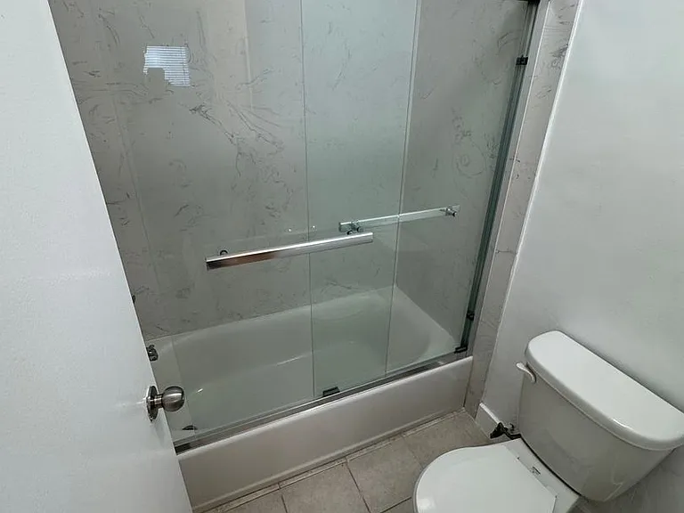 617 N Orange Dr — Photo 24