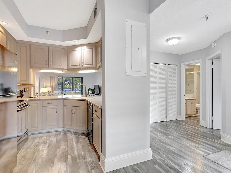 200 Waterway Rd #109 — Photo 15