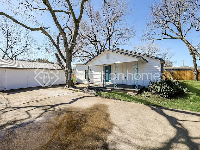 1920 E Stone Rd — Photo 1