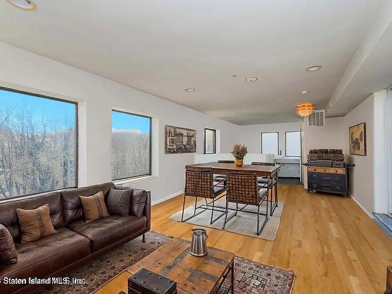 703 Bay St — Photo 7