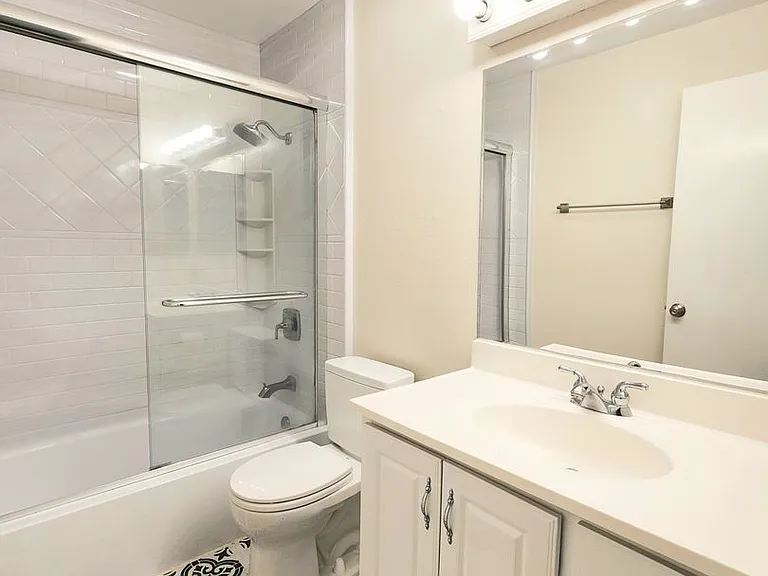 2700 Kilconway Ln — Photo 17