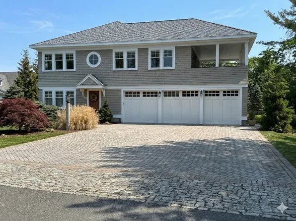 10 Friedenfels St, Salisbury, MA 01952