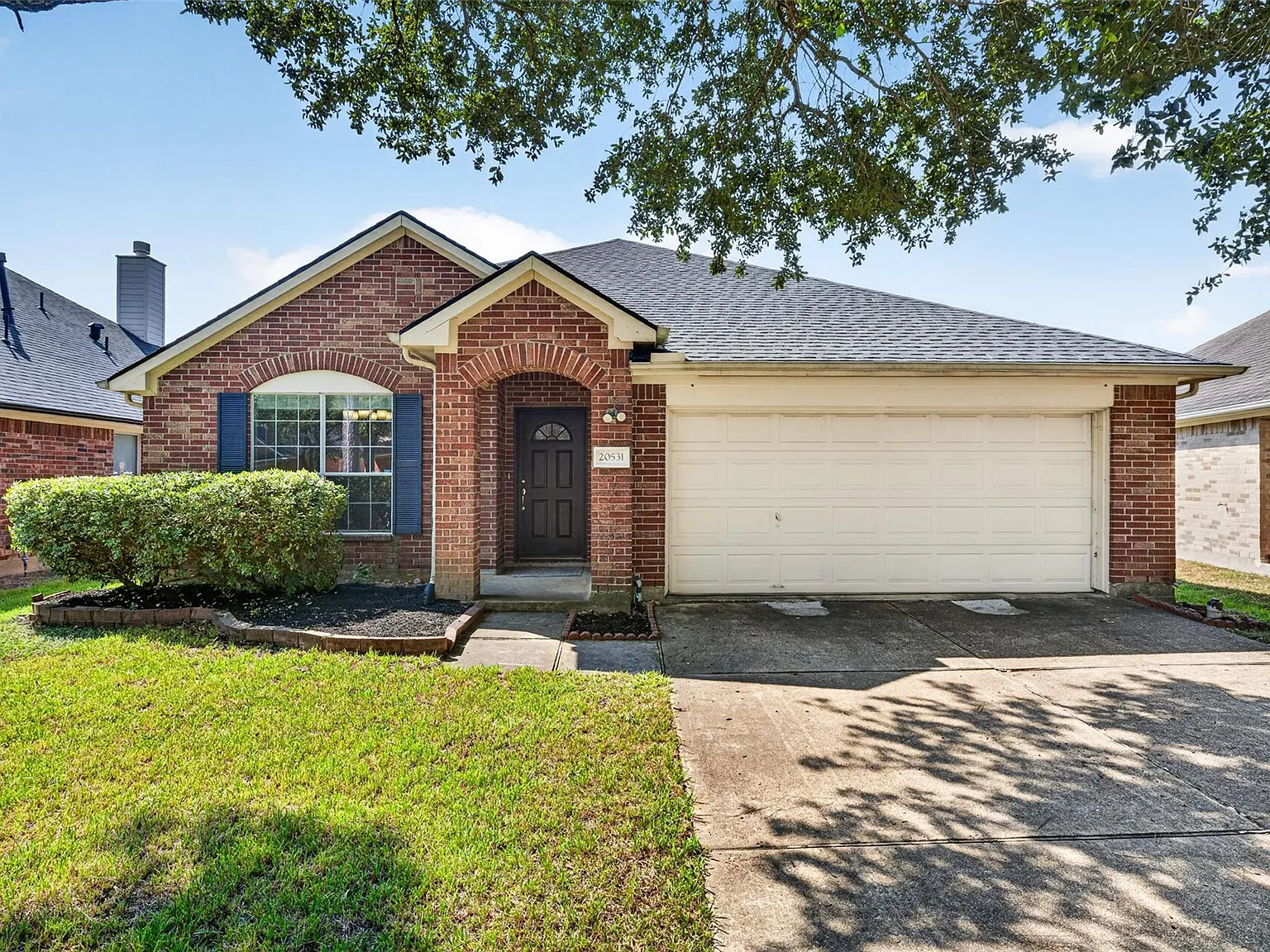4 bed, 2.0 bath, 1962 sqft, $2,200 — Photo 2