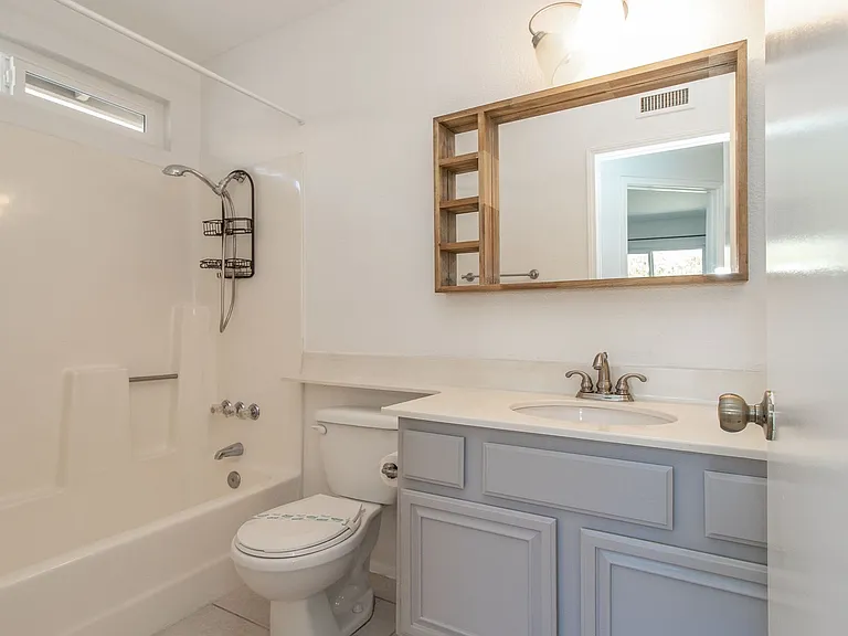 1821 Avenida Segovia — Photo 23