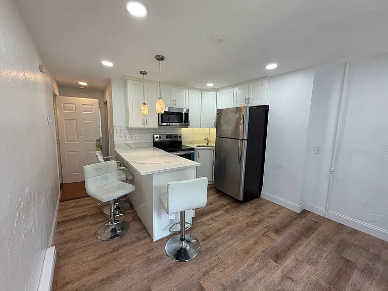 202 Lexington St #2 — Photo 2