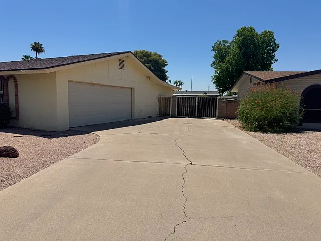3 bed, 2380 sqft, $3,100 — Photo 3