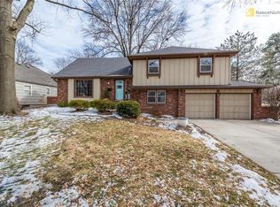 9641 Glenwood St, Overland Park, KS 66212