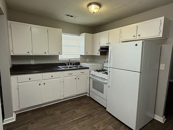 4th image of 3729 Maple Ave SW