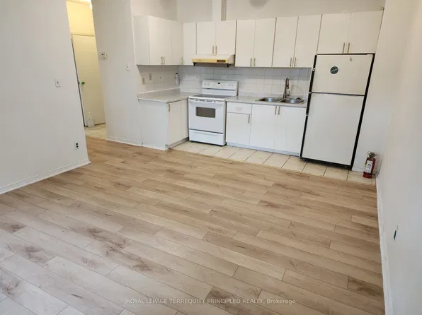 1400 Queen St W #3, Toronto, ON M6K 1L7