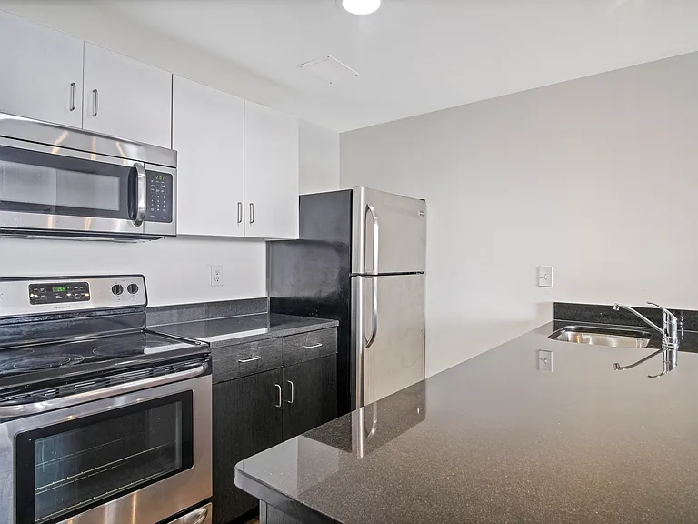 St. Regis House Apartments — Photo 12