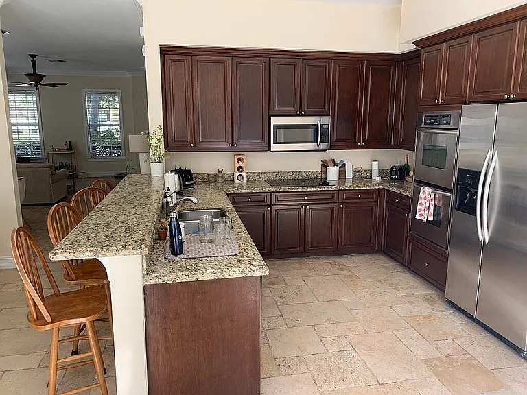 2200 SW 13th Ave — Photo 8