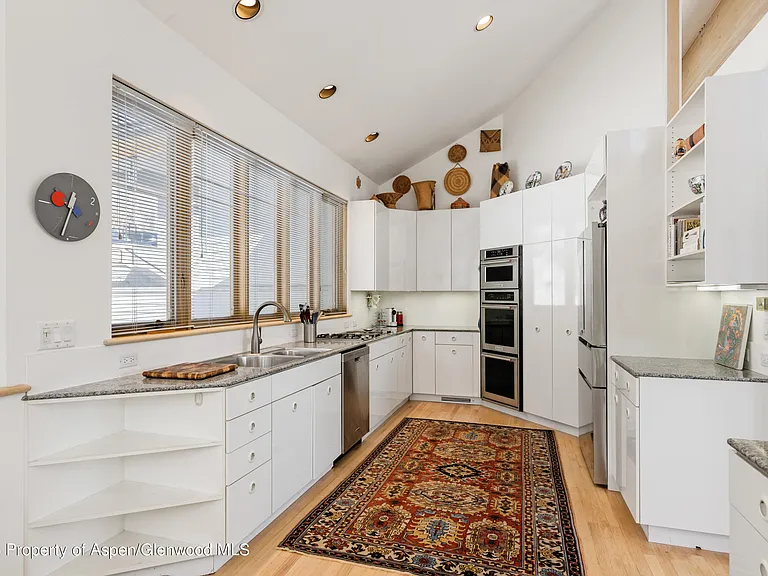64 Ermine Ln — Photo 11