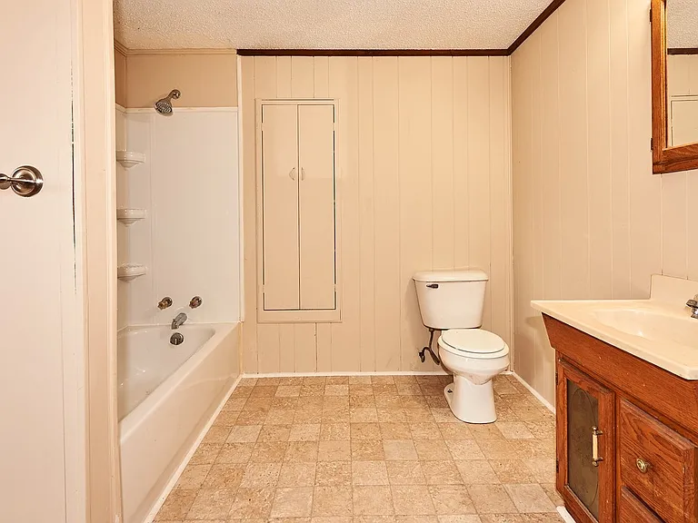 2415 N Hillcrest Dr #B — Photo 7