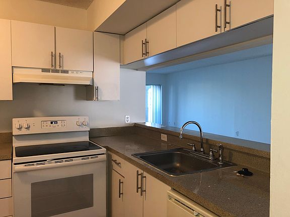5th image of 10030 NW 44th Ter