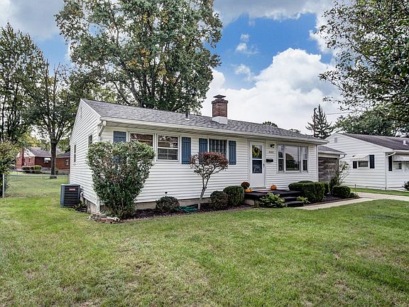 3rd image of 3222 Raymond Dr
