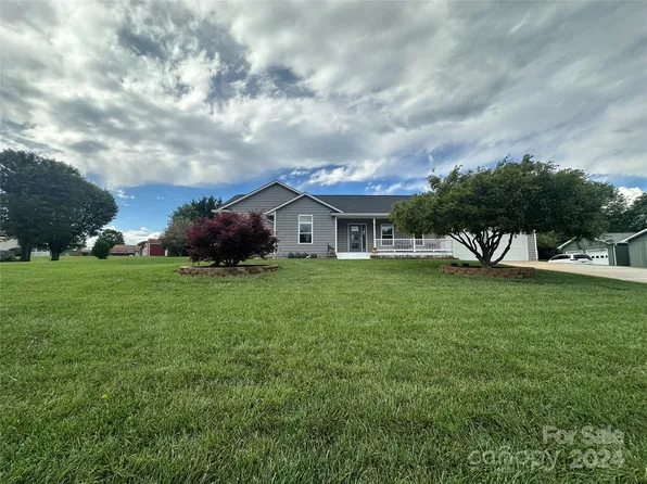 125 Sherwood Dr, Taylorsville, NC 28681