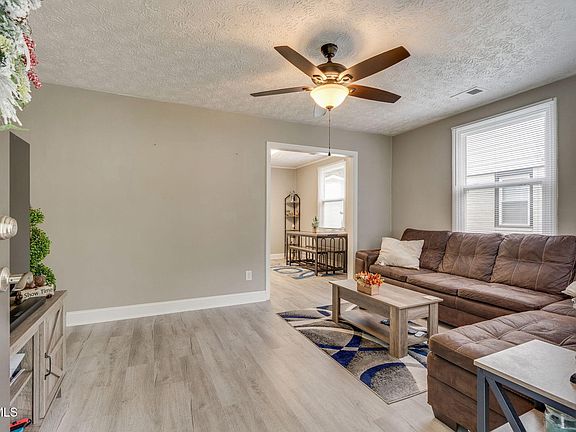 4th image of 422 Sequoyah Dr