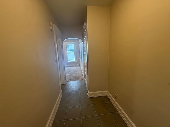 5th image of 811 E 14th St APT 10