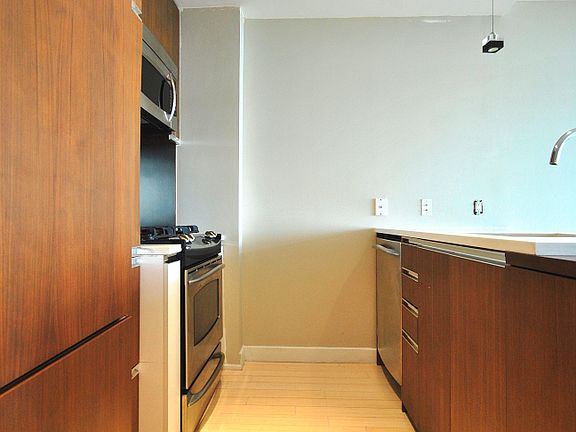 3rd image of 601 Ocean Pkwy APT 2B