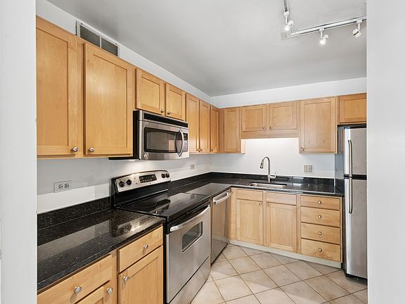 4th image of 211 E Ohio St APT 1918