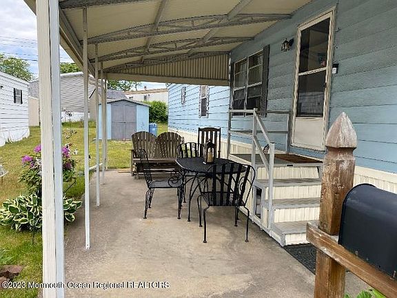 3rd image of 81 Shore Haven Rd