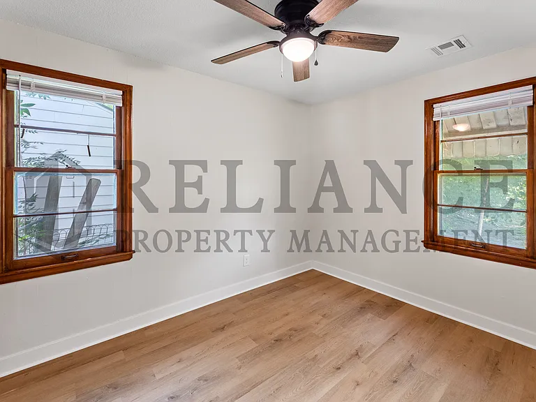 1103 S Waverly Rd — Photo 9