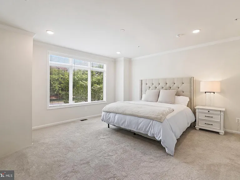 1102 Ribbon Limestone Ter SE — Photo 11
