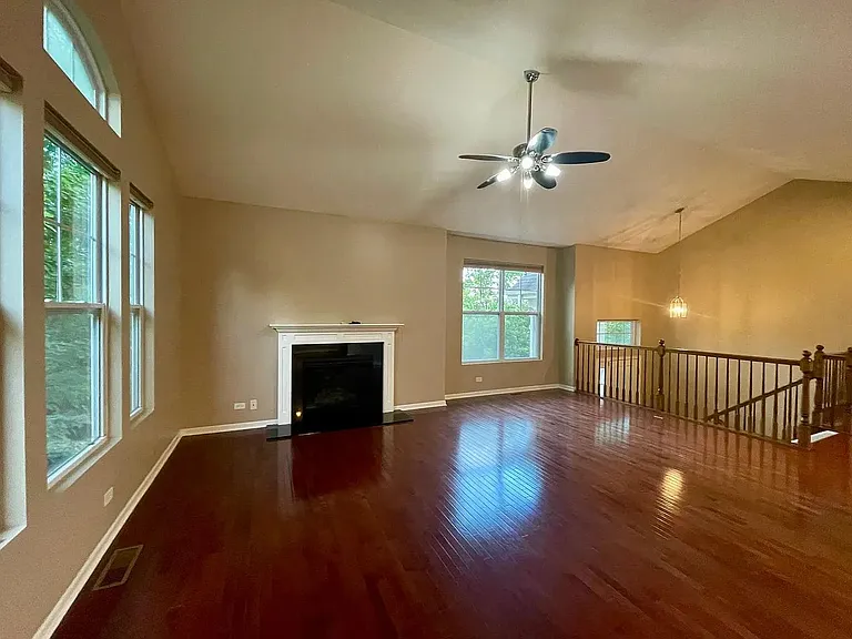 526 Grosvenor Ln — Photo 9