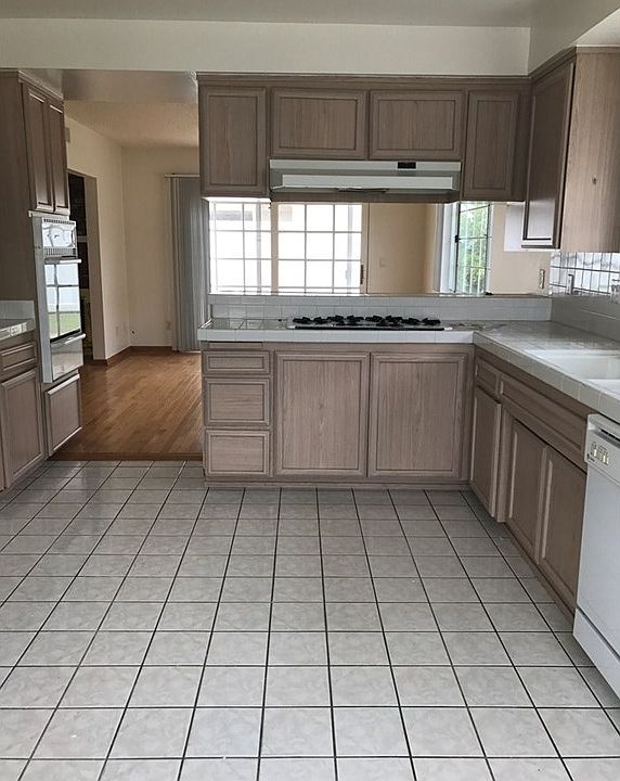 1st image of 22803 Fern Ave