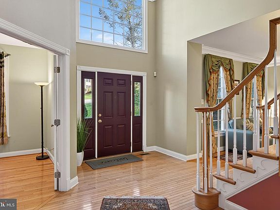 3rd image of 70 Garland Ct