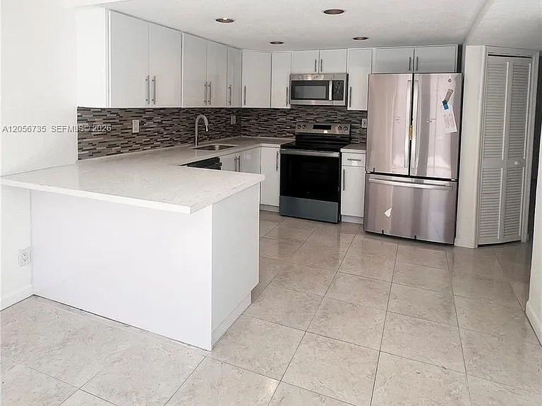 3770 SW 59th Ter #53 — Photo 1