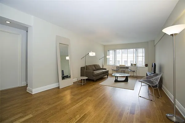 Sold by R New York | media 9