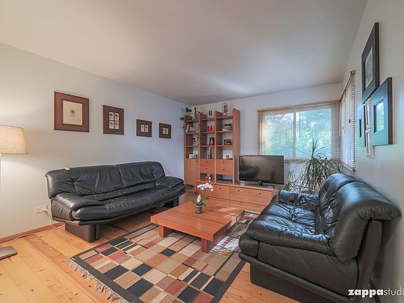 2nd image of 29 Wintergreen Ct