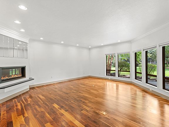 5th image of 2586 S Creek Pointe Ln