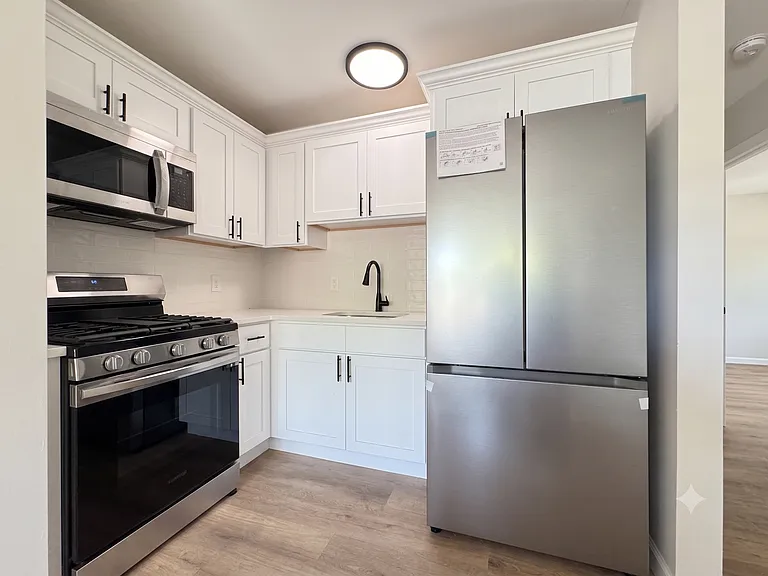 358 Campbell Ave — Photo 3
