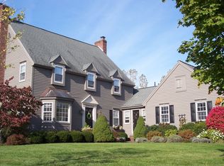 19 Yorkshire Ln, Delmar, NY 12054