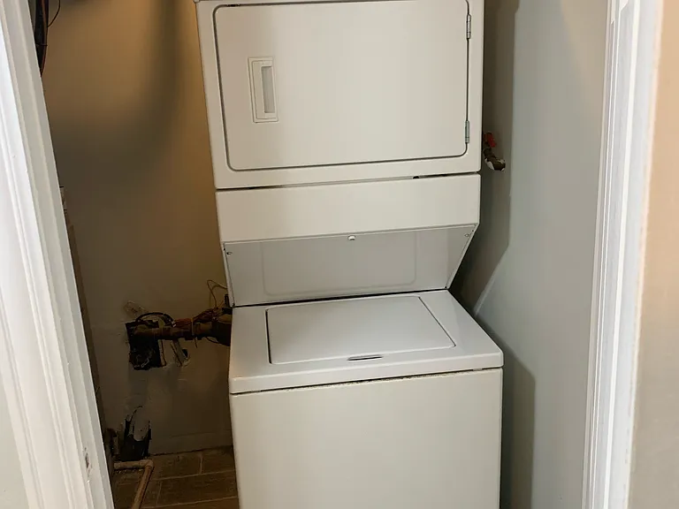 1429 W Fletcher St #1 — Photo 23