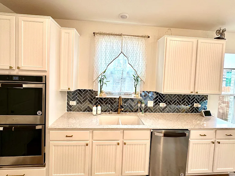 524 Ayinger Ln — Photo 3