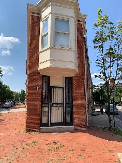 401 S Fremont Ave — Photo 2