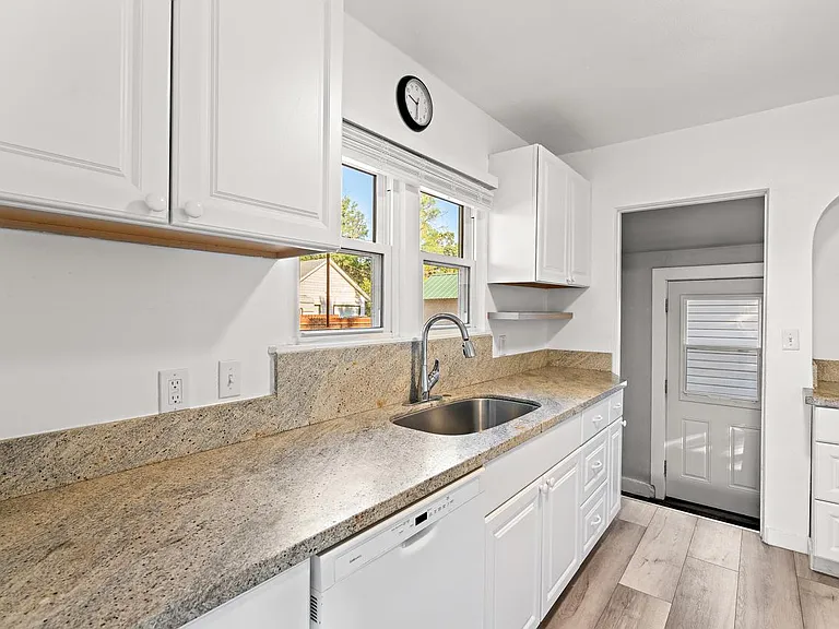 4426 W Irving St — Photo 13