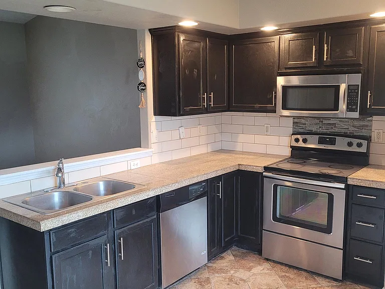 3907 Lexington St — Photo 4