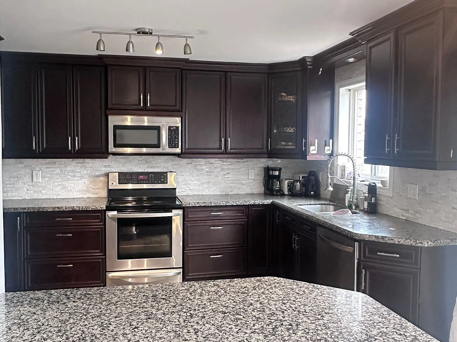 4 bed, $2,800 — Photo 3