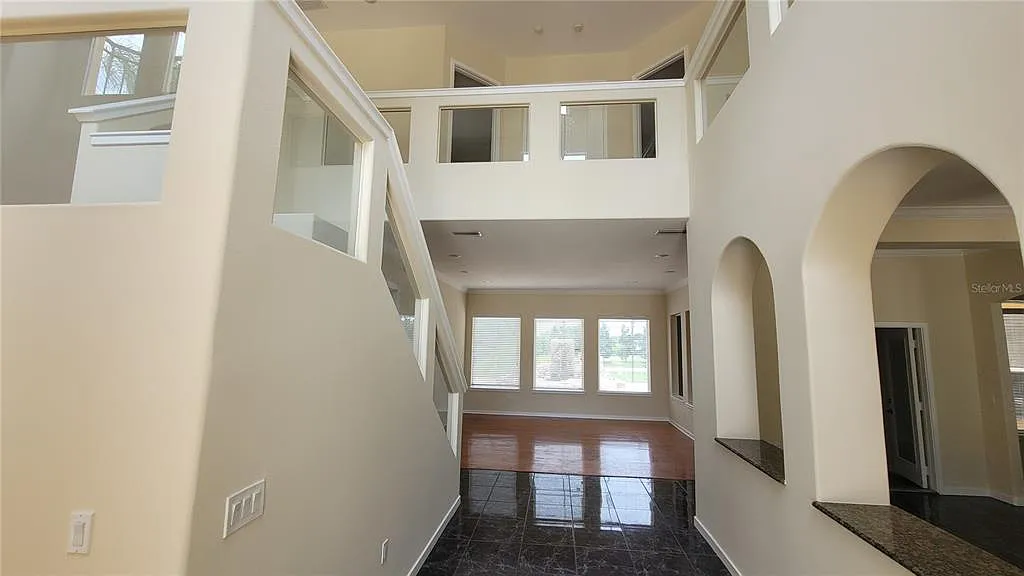 5 bed, 5.5 bath, 5312 sqft, $8,500 — Photo 4