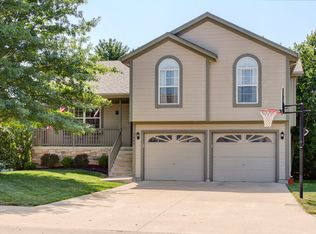 1805 Gunner Ave, Greenwood, MO 64034