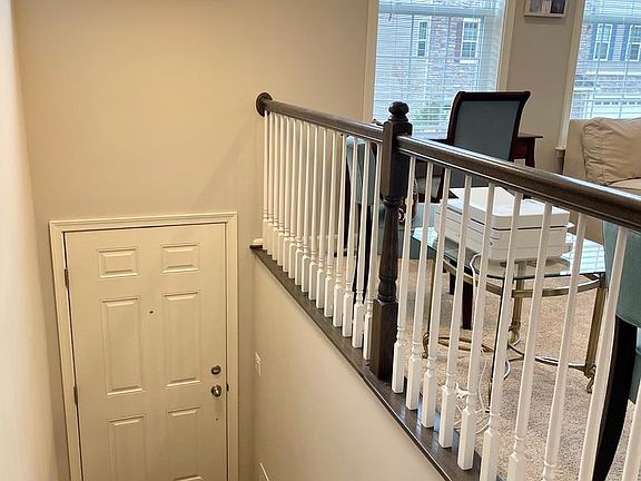 5th image of 122 Merlot St
