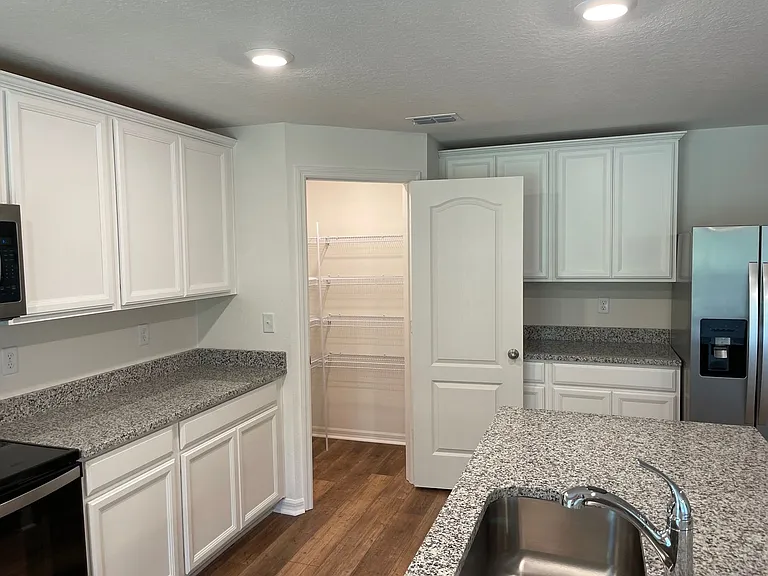 75 Raleigh Dr — Photo 16