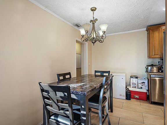 4th image of 1003 S 12th Ct