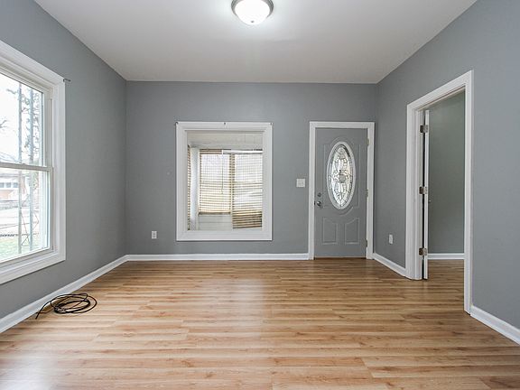 2nd image of 302 Harwood St