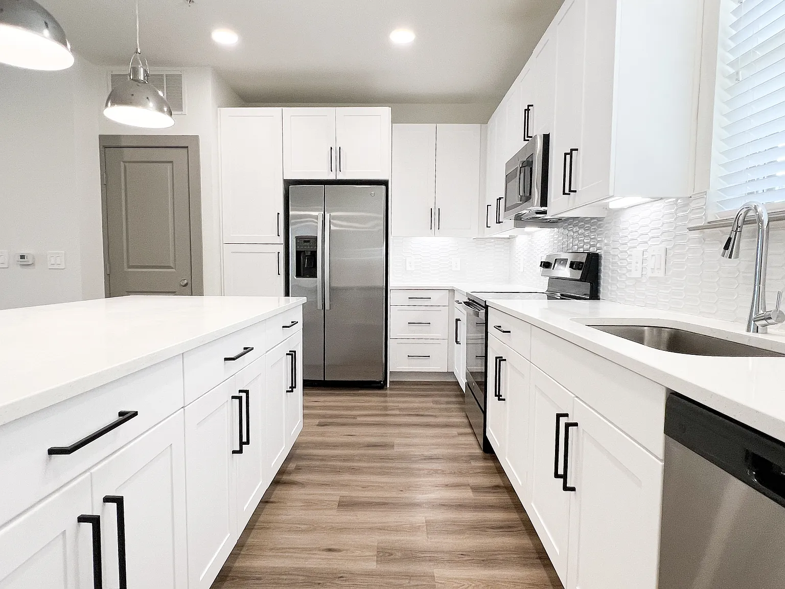 2 bed, 2.5 bath, 1631 sqft, $2,911 — Photo 4